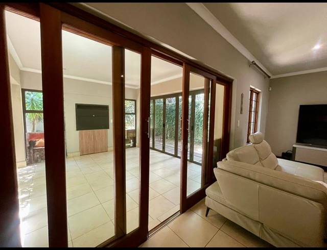 3 BEDROOM TOWNHOUSE FOR SALE IN MENLO PARK